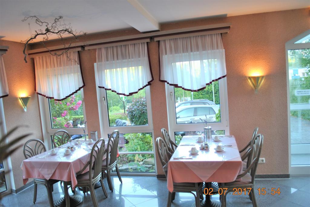 Hotel Garni Am Schaefersberg Niedernhausen Exterior photo
