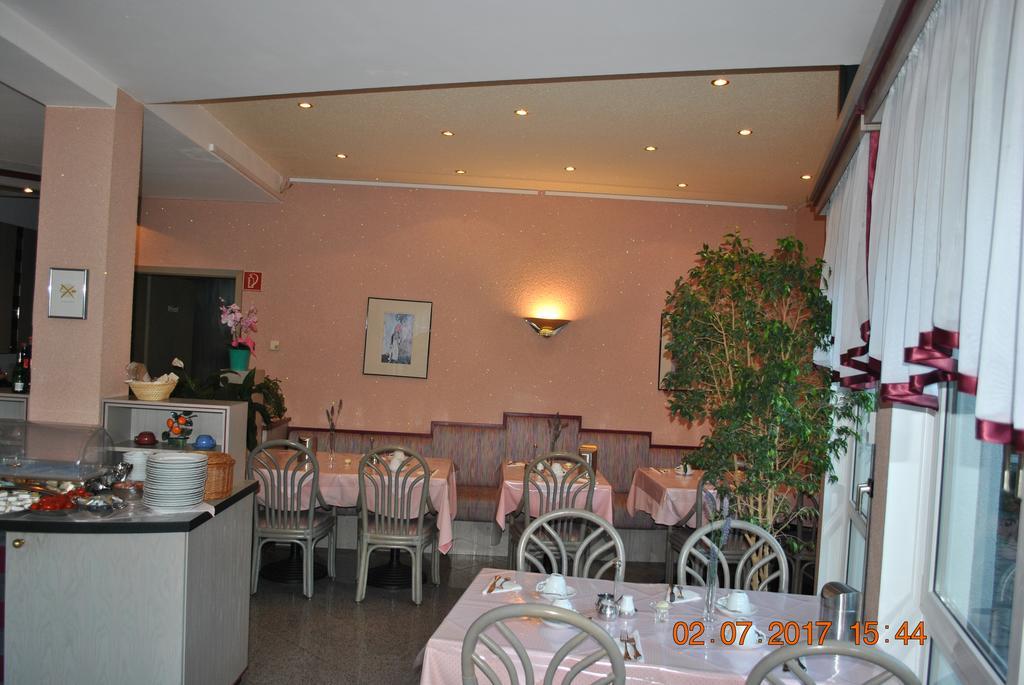 Hotel Garni Am Schaefersberg Niedernhausen Exterior photo